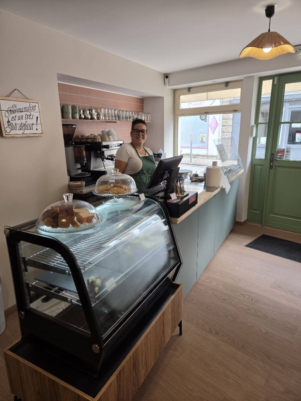 Le comptoir et la vitrine de PAM'S CAKE